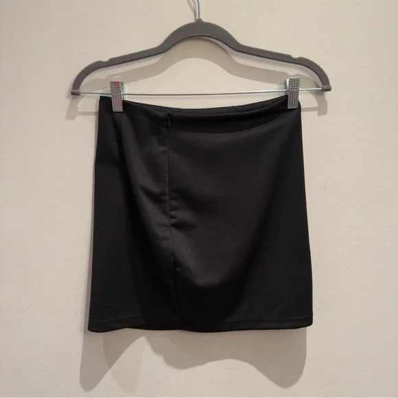 NWT- Verdusa Black Mini Skirt with Side Slit Size Small Woman’s - Picture 2 of 6